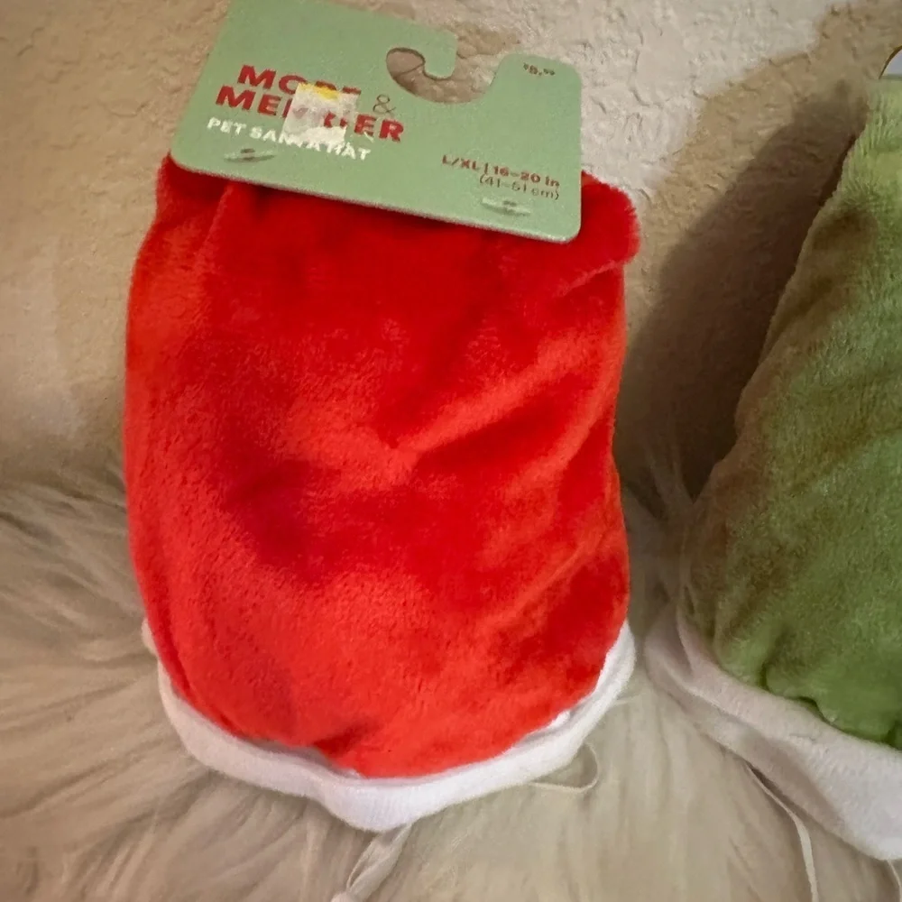 🩷5/$10 Dog hats - Red and Green